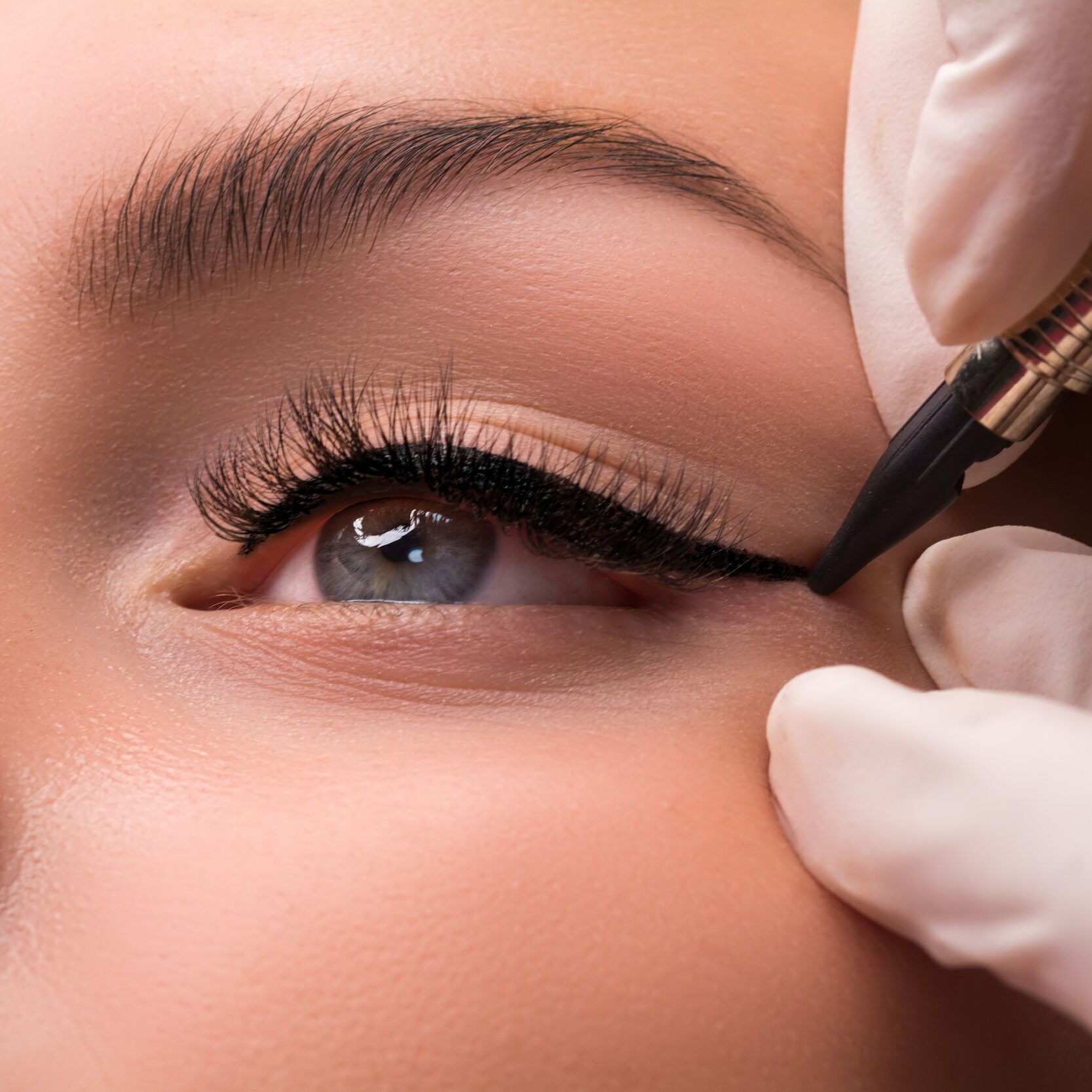 Permanent,Eye,Makeup,Close,Up,Shot.,Cosmetologist,Applying,Tattooing,Of